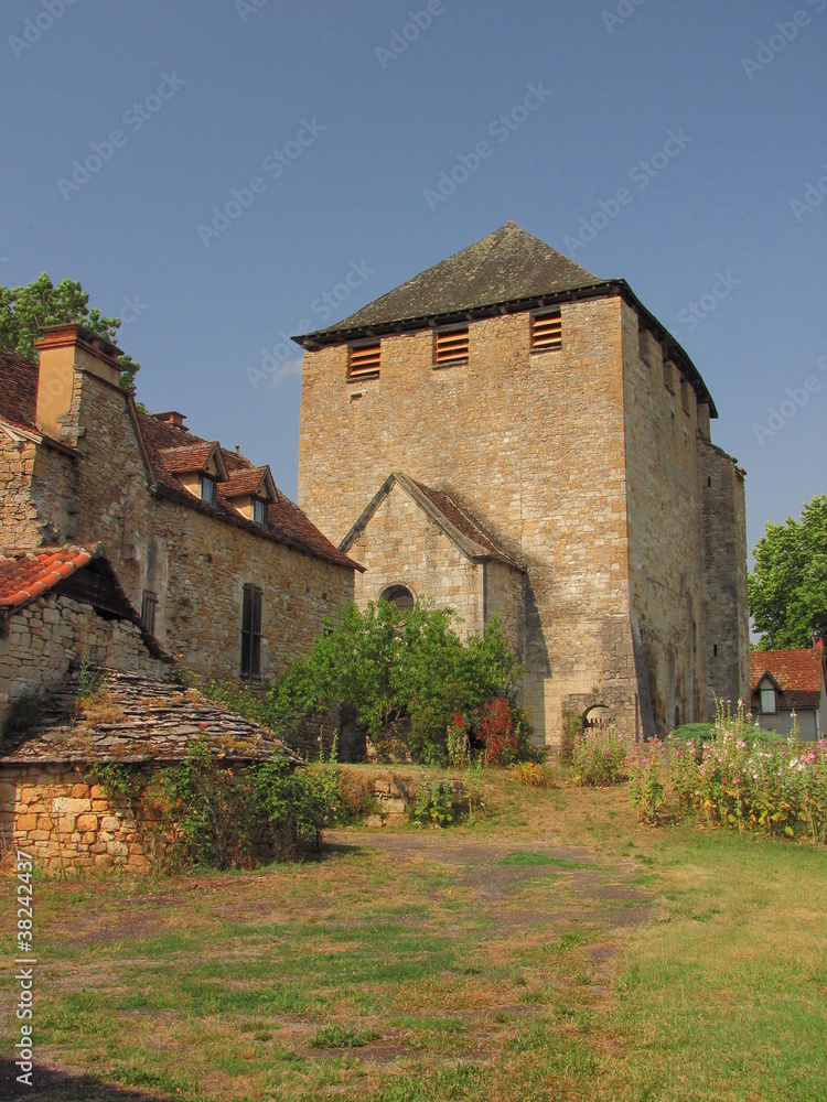 Eglise fortifiée ; Saint-Pierre-Toirac ; Lot ; Haut-Quercy