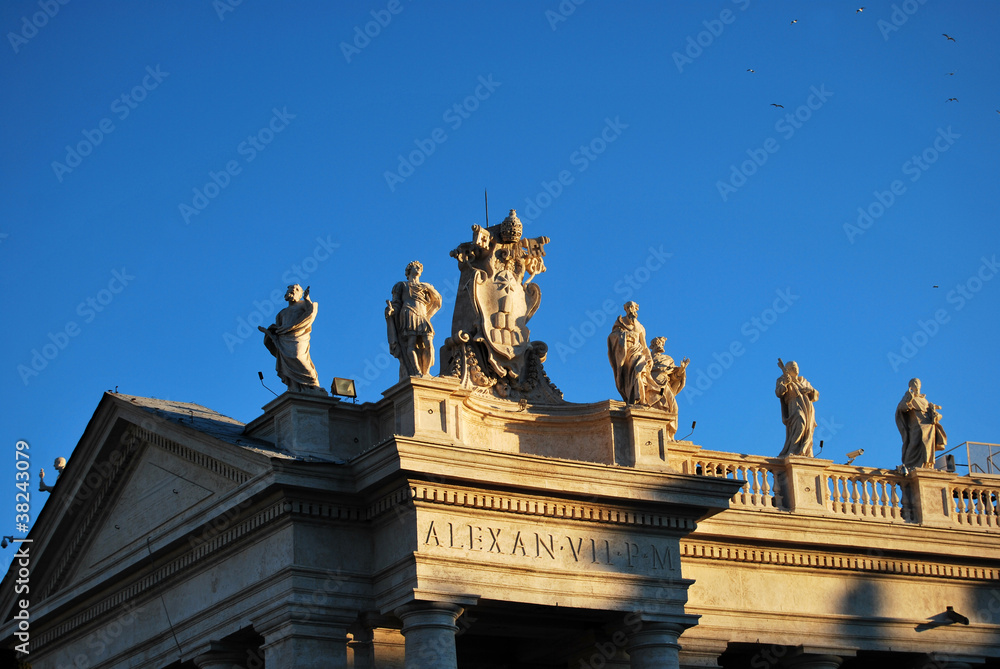 Obraz premium Statues of St Peter's Square in Rome