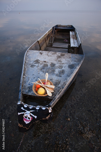 frood and blue boat photo