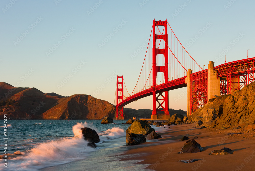 Golden Gate Bridge in San Francisco at sunset - obrazy, fototapety, plakaty 