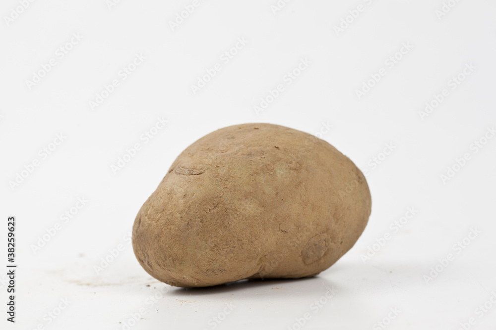 Fototapeta premium Raw potatoes in burlap bag isolated