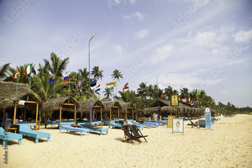 Liegestühle am Strand von Hikkaduwa, Sri Lanka