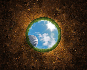 Acrylglasbilder Golf Fallender Golfball über dem Grün  © Kevin Carden