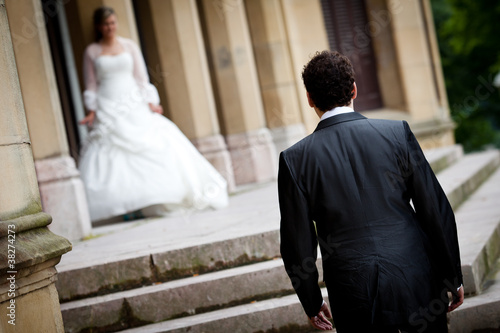 Pareja de novios recien casados photo