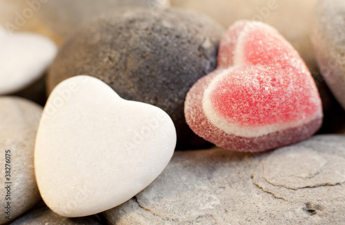 bonbon et pierre en coeur