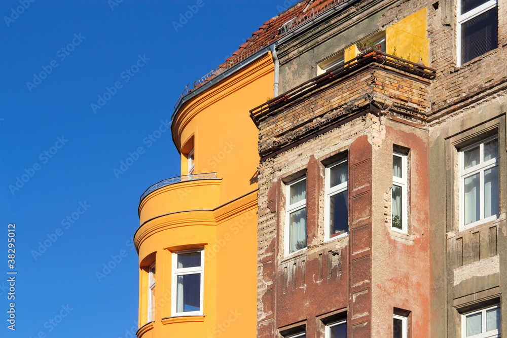 Fototapeta premium Berlin - saniert und unsaniert
