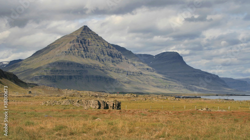 Fototapeta Naklejka Na Ścianę i Meble -  Pyramid-shaped mountain