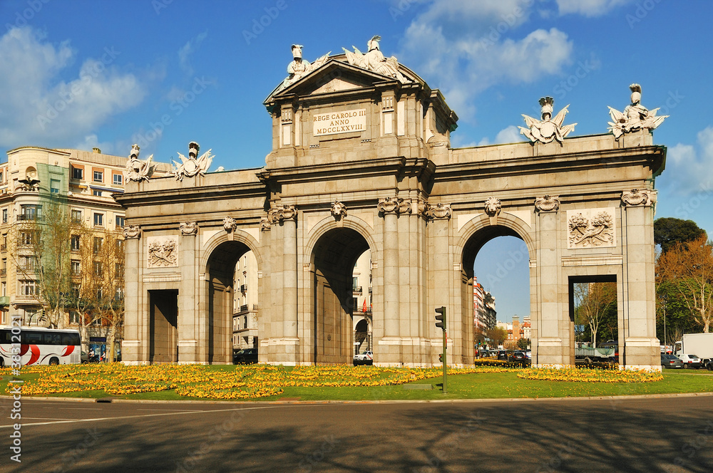 Obraz premium Puerta de Alcala in Madrid, Spain