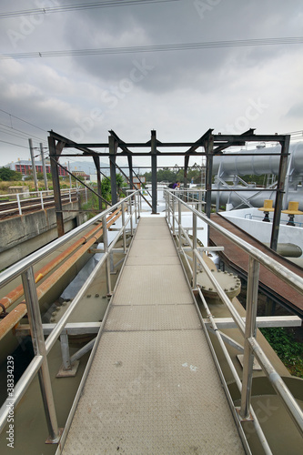 steel path at outdoor industry © Cozyta
