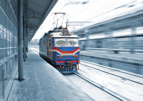 Moving locomotive