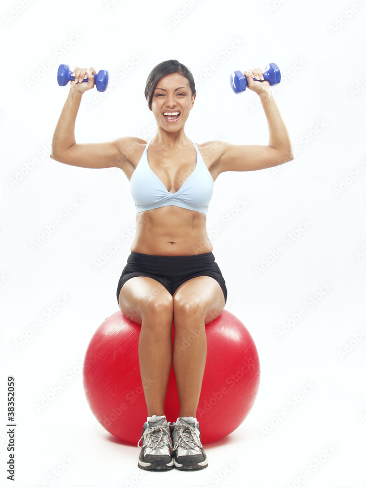 Joven mujer latina haciendo ejercicio. Joven mujer latina haciendo ejercicio.