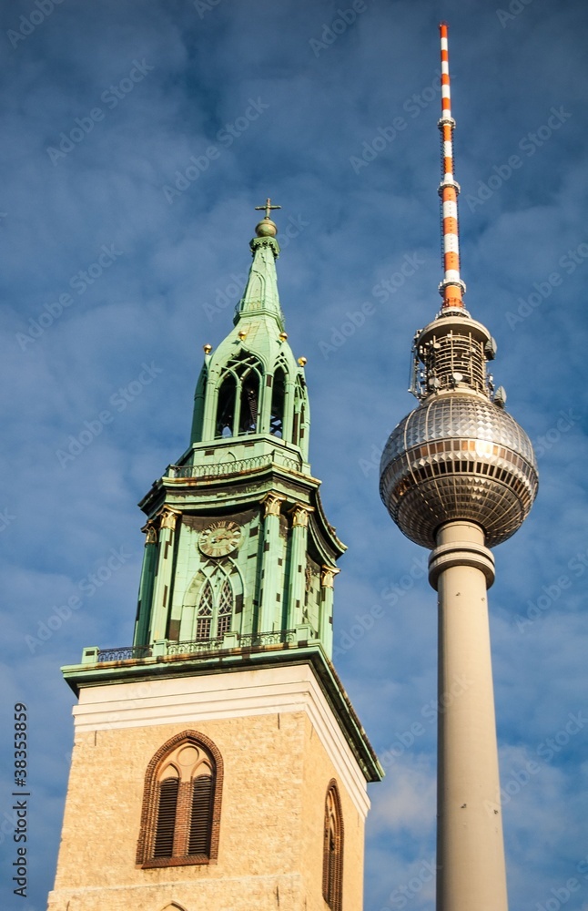 Obraz premium Fernsehturm & Marienkirche in Berlin, Germany