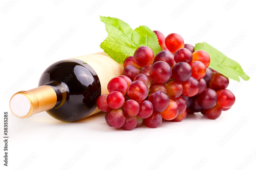 Obraz premium bottle of red wine and grapes