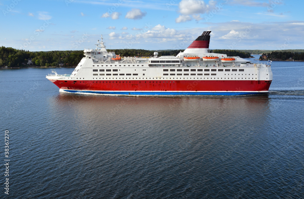 Obraz premium Cruise ship in Baltic sea.