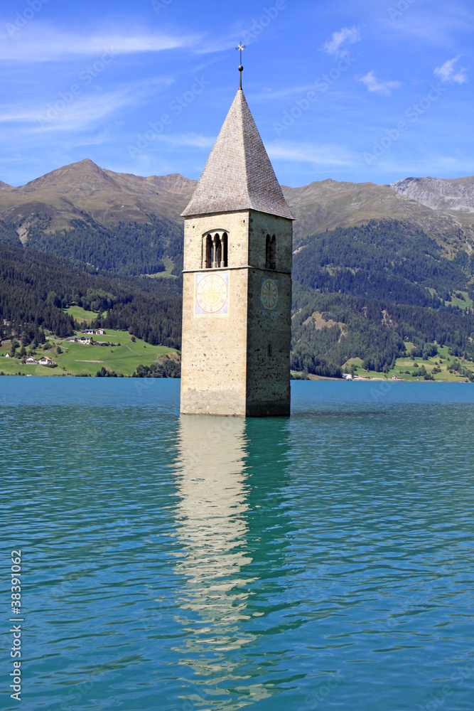 Kirchturm im Reschensee. Südtirol