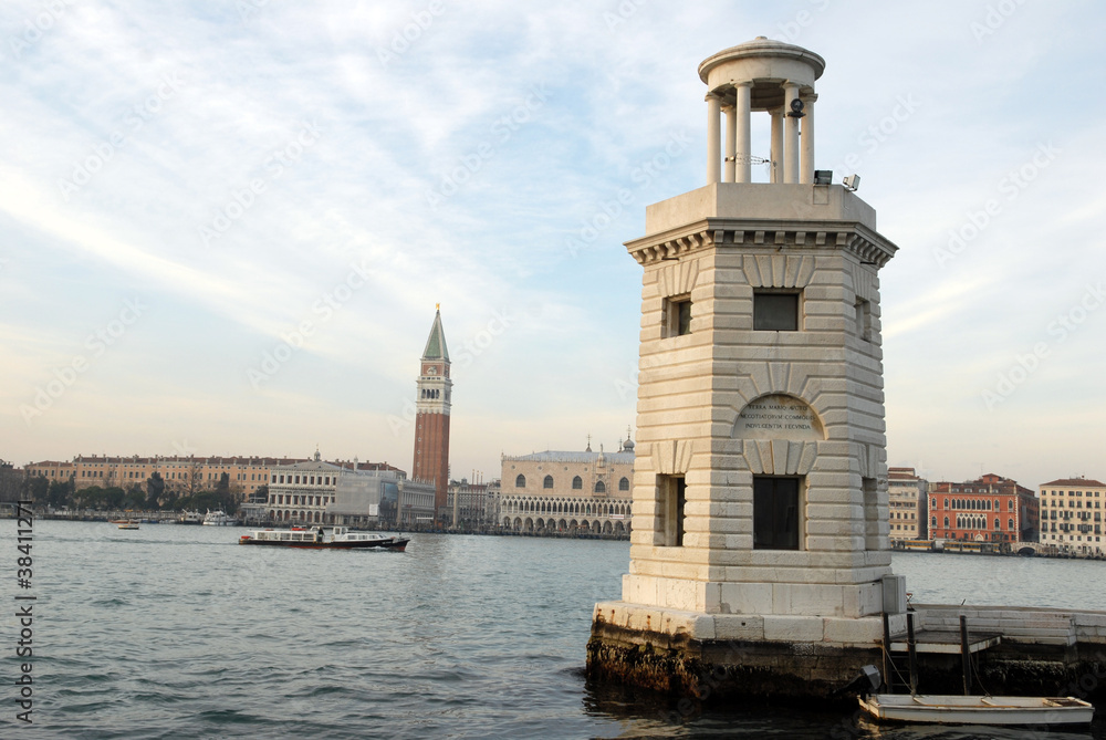 Le phare de l'île de San Giorgio Maggiore