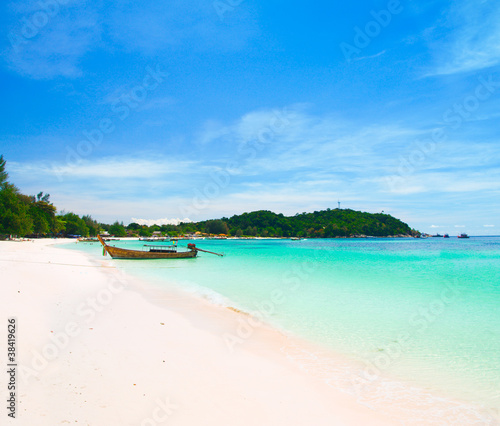Fototapeta Naklejka Na Ścianę i Meble -  Beautiful beach on Koh Lipe, Andaman Sea,Thailand