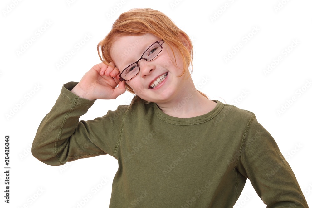 Junges rothaariges Mädchen mit Brille