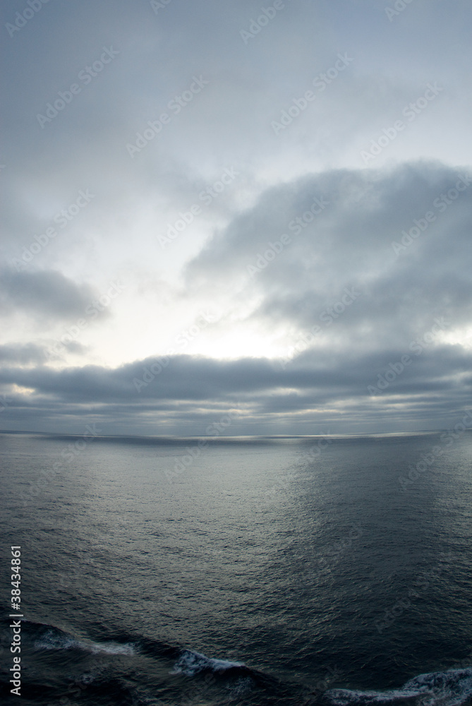 Obraz premium Gray Sky Horizon