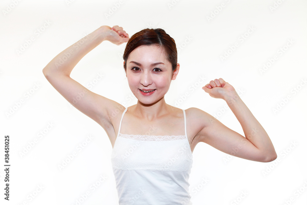 背伸びをする女性 背伸びをする女性