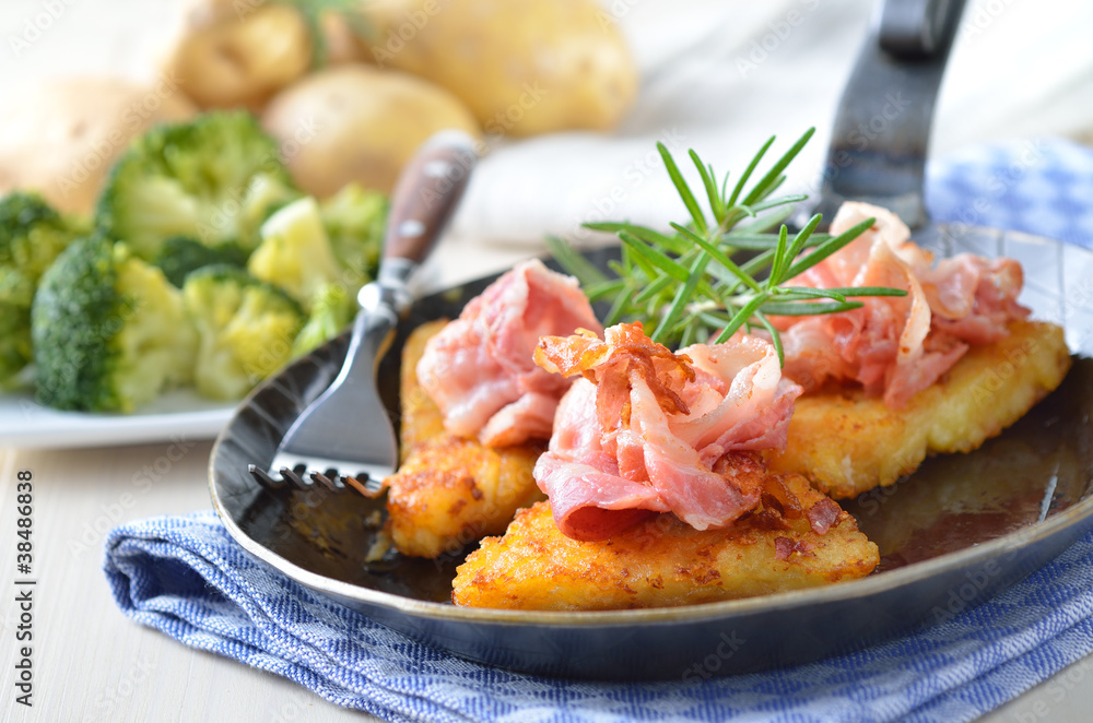 Knusprige Kartoffelrösti mit Speck