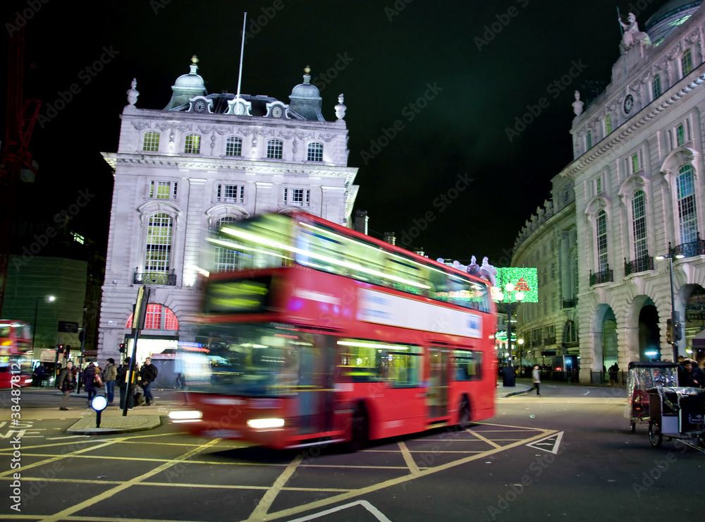 Obraz premium Picadilly circus de nuit - Londres (UK)