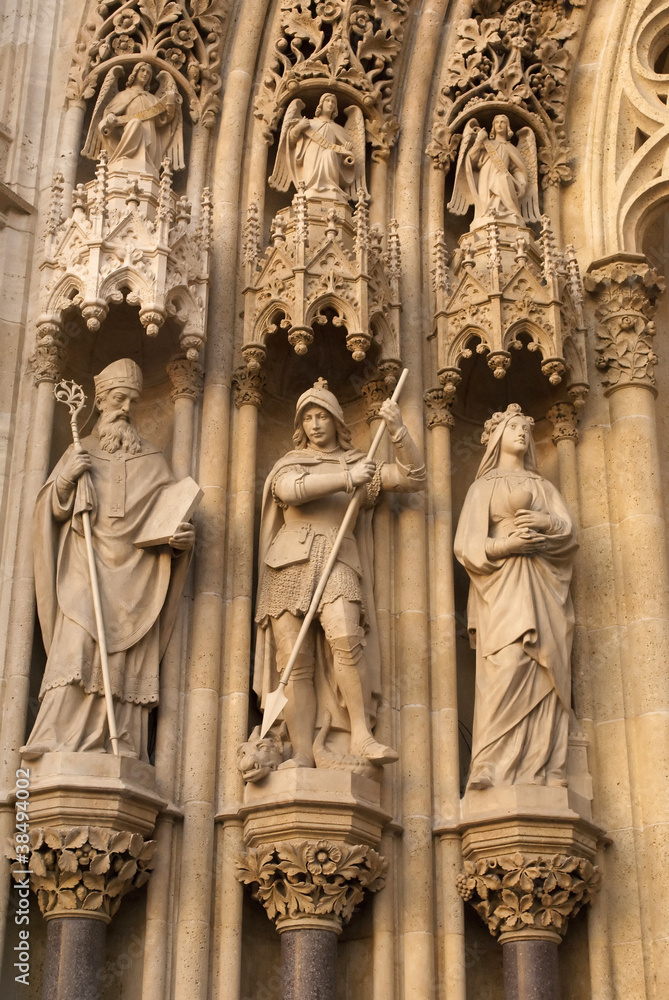 statues on zagreb cathedral entrance