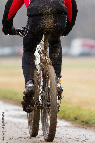 Mountainbiker im Dreck