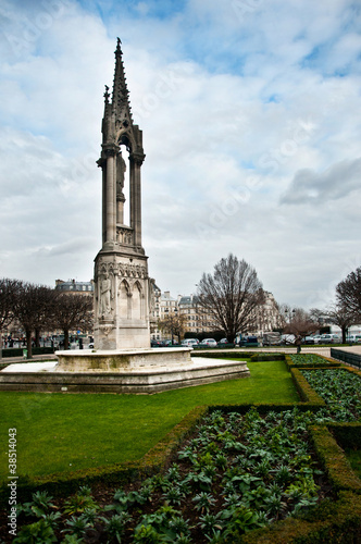 fontaine de la vierge, square Jean XXIII notre dame de Paris