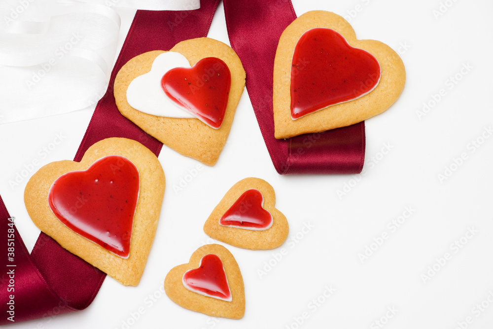 Biscotti a forma di cuore per San Valentino Biscotti a forma di cuore per San Valentino