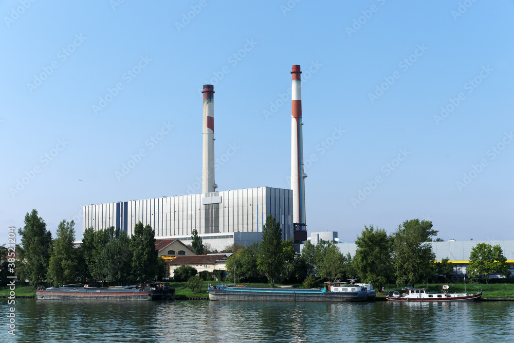centrale électrique sur la Seine centrale électrique sur la Seine