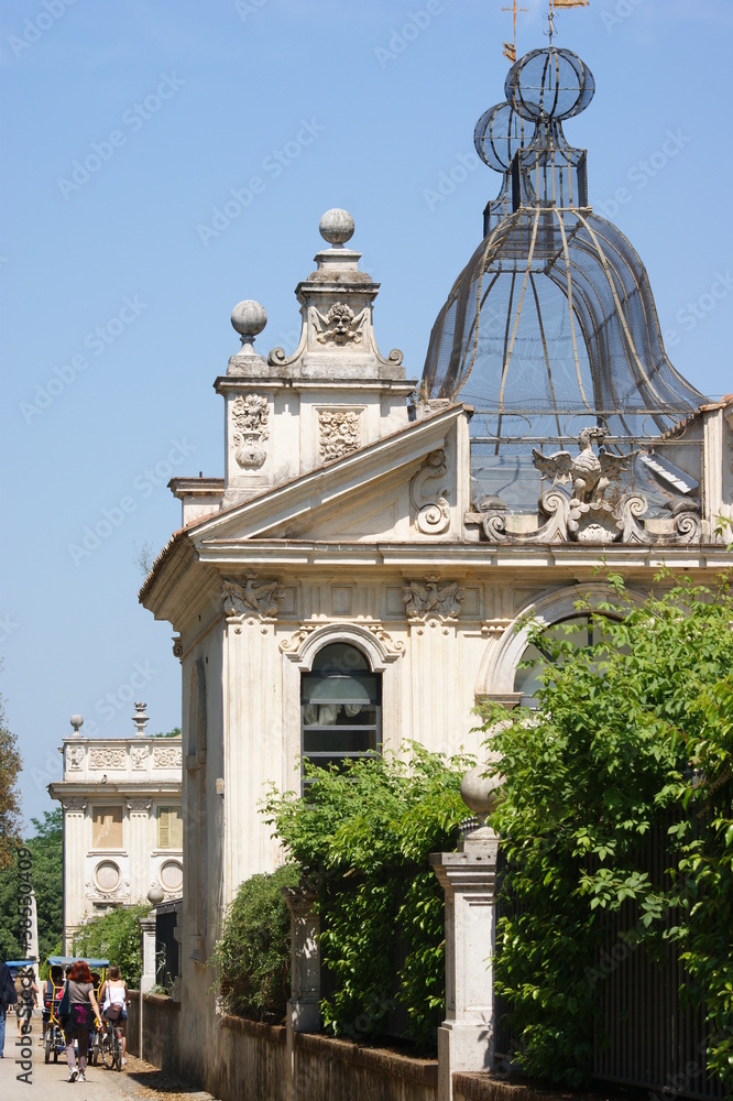 Obraz premium Pigeonnier du jardin botanique Villa Borghese à Rome
