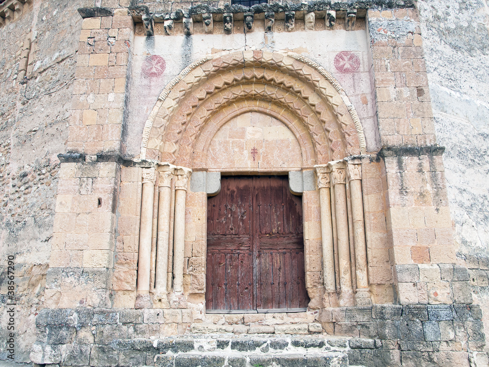 puerta romanica de la vera cruz en segovia,españa