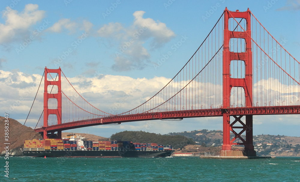 Golden Gate Bridge.