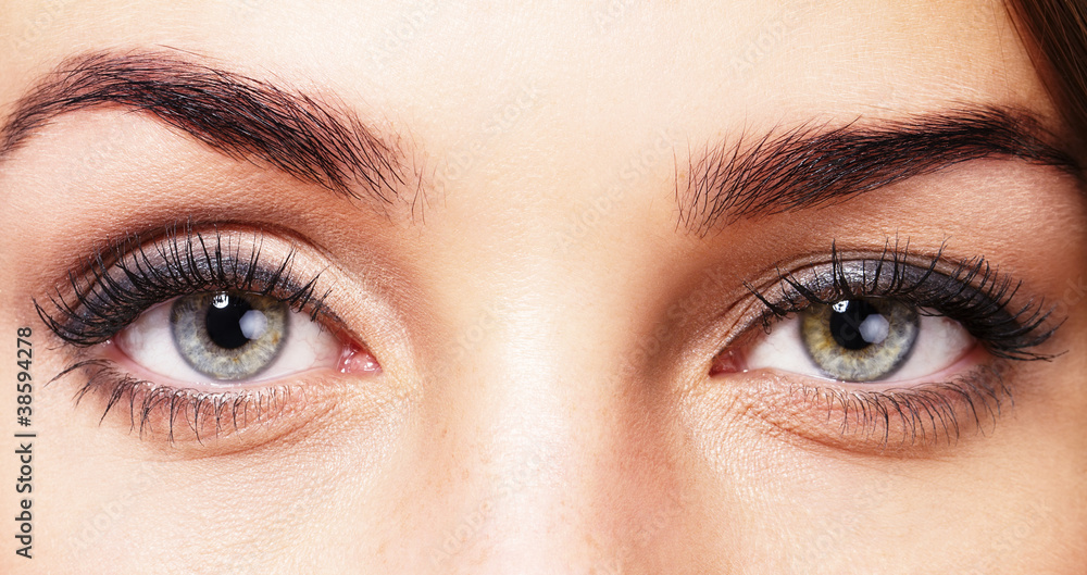 Fototapeta premium nahaufnahme schöner augen einer frau