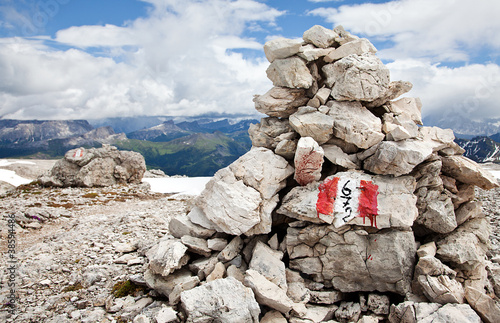 Steinmann Markierung Wanderweg photo