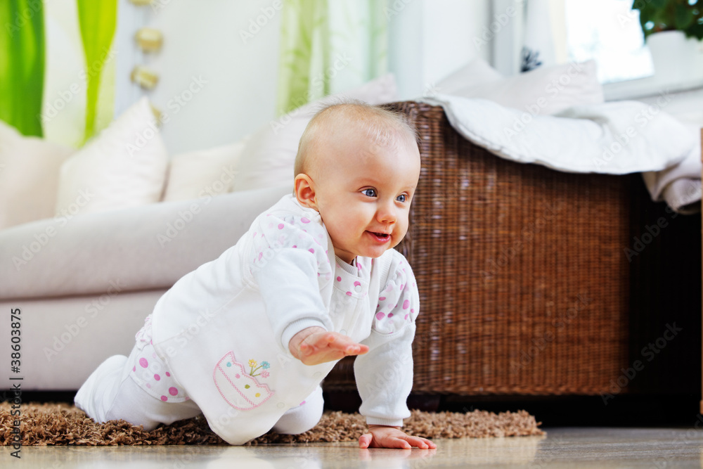 Fototapeta premium crawling baby