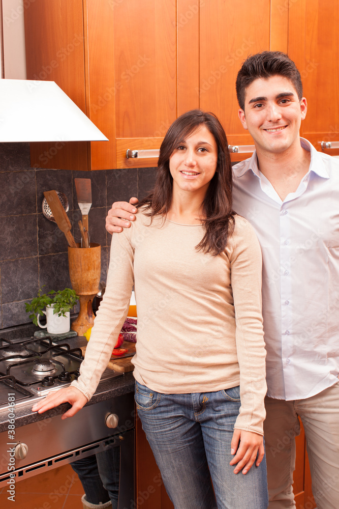 Obraz premium Happy Young Couple in the Kitchen