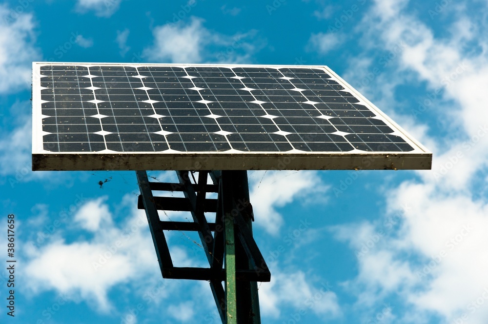 Obraz premium Solar energy panels looking towards the sky