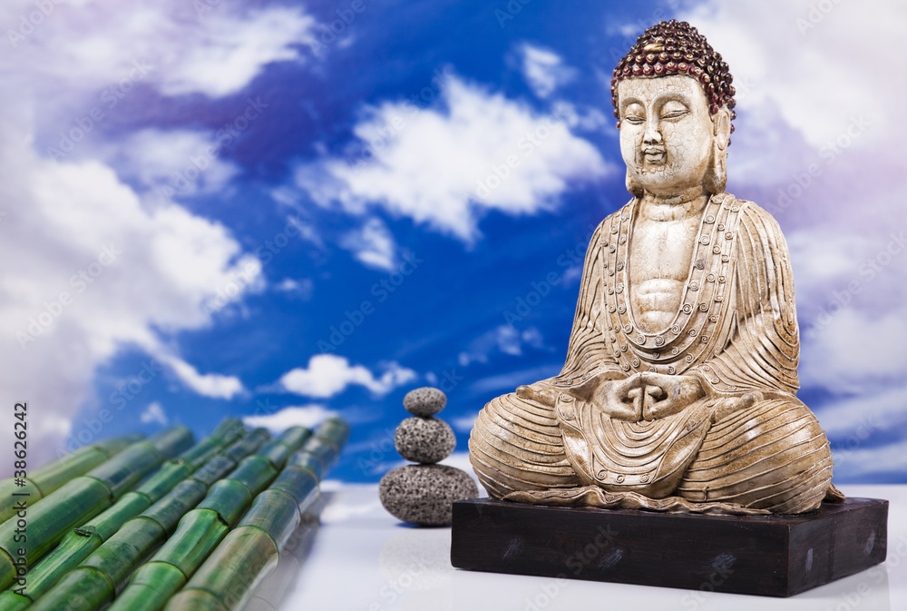 Fototapeta premium Buddha and blue sky background