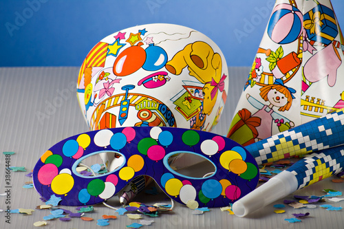 Mask, confetti and streamer for carnival © SCPixBit