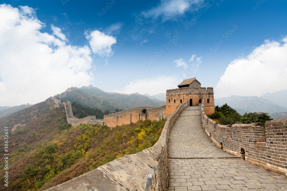 the great wall with a blue sky background