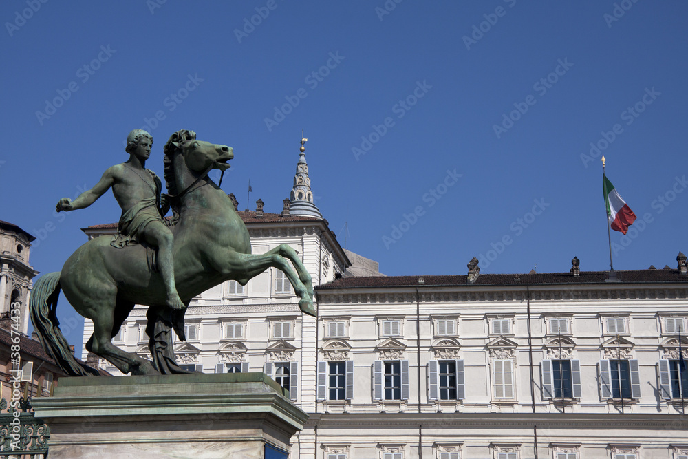 Obraz premium view of the royal palace in Turin