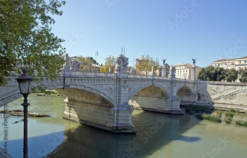vue sur le pont victor Emmanuel II  (Rome Italie) © neko92vl