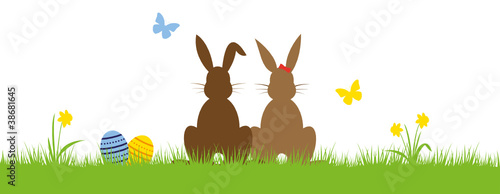 Osterhasen auf Wiese sitzend - Ostern