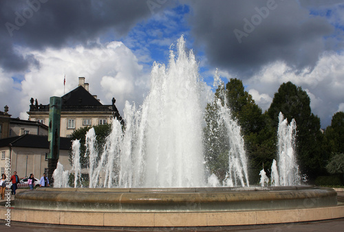 Canvas Print fountain of Amalie gardens, Copenhagen