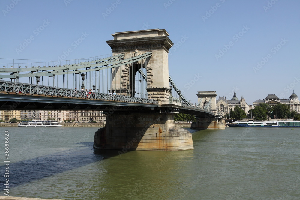 Obraz premium Budapest - Kettenbrücke