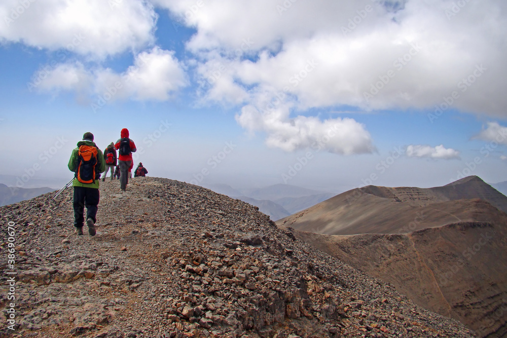 Sur la longue crête du M'Goun - 4070 m (Atlas, Maroc)