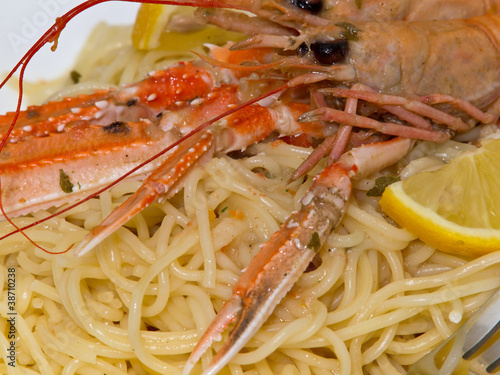 Принти на полотні shrimps with pasta