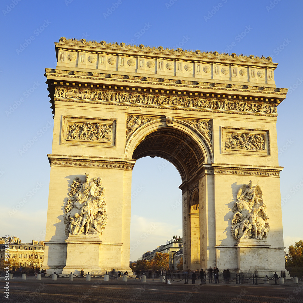 Fototapeta premium Arch of Triumph. Day time. Paris, France